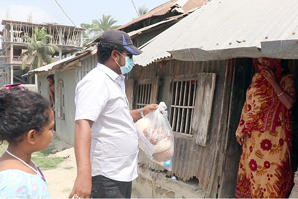 মাটির ব্যাংকে জমানো টাকায় দরিদ্রদের ইফতার 