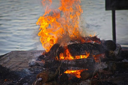দাহ করার পরে ছেলে জানতে পারলেন বাবা জীবিত!