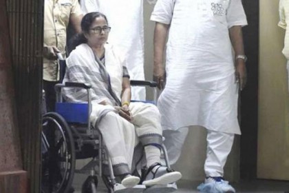 মমতার পায়ে চোট লাগার আবেগকে হারতে থাকার কারণ দেখছে বিজেপি

