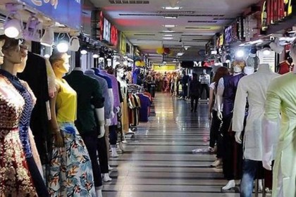 রাত ১২টা পর্যন্ত দোকানপাট-শপিংমল খোলা রাখার দাবি