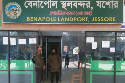 জায়গা নেই যশোরে, ভারত ফেরতরা কোয়ারেন্টাইনে যাচ্ছেন নড়াইল-খুলনায়
