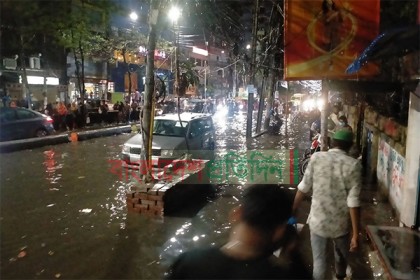 কয়েক ঘণ্টার বৃষ্টিতে তলিয়ে গেছে নারায়ণগঞ্জ