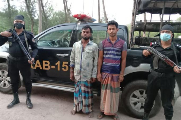টেকনাফে ১০ হাজার ইয়াবাসহ আটক দুই