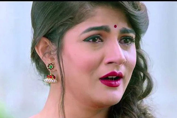 নতুন ইনিংসেও ভরাডুবি, ৫০ হাজার ভোটে হারলেন শ্রাবন্তী