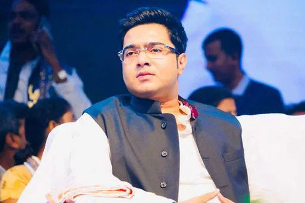 প্রার্থী না হয়েও যেভাবে জিতলেন মমতার ভাইপো অভিষেক