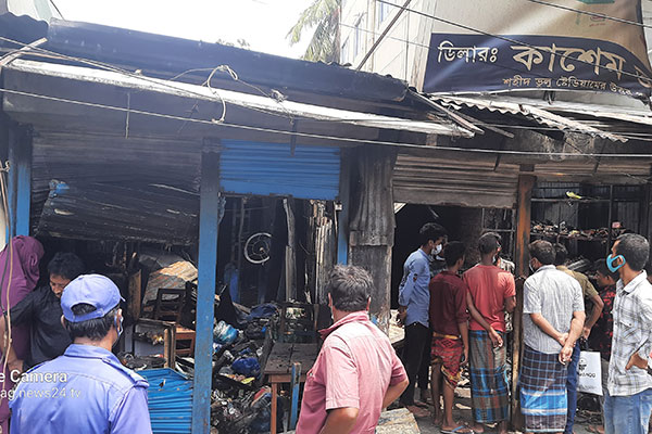 মাইজদীতে দুই দোকান ও বাসায় ভয়াবহ অগ্নিকাণ্ড