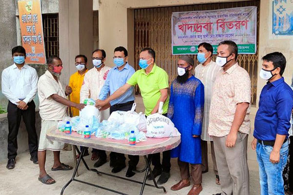 পিরোজপুরে কর্মহীন পরিবারের মাঝে খাদ্য সামগ্রী বিতরণ