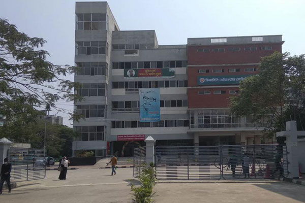 রাজধানীর হাসপাতালে কোভিড রোগীর চাপ কমছে 

