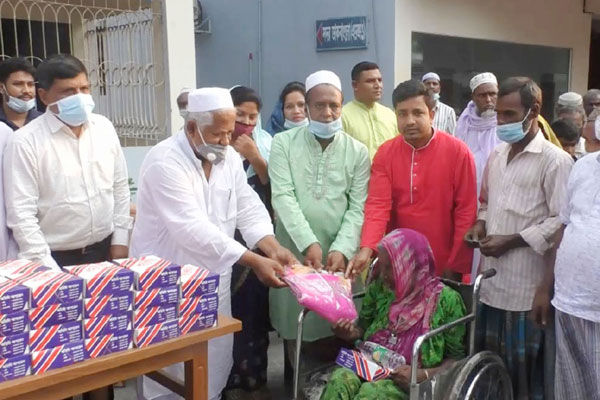 কুড়িগ্রামে শাড়ি, লুঙ্গি ও ইফতার সামগ্রী বিতরণ