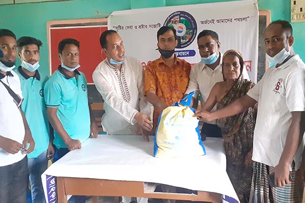 হবিগঞ্জে দরিদ্রদের মাঝে খাদ্য সামগ্রী বিতরণ