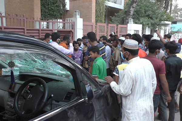 ঝিনাইদহে মাইক্রোবাস চাপায় রং মিস্ত্রী নিহত