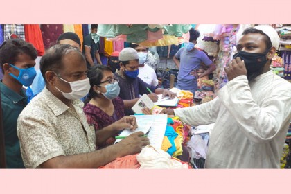 বরিশালে স্বাস্থ্যবিধি উপেক্ষা করায় ১৩ প্রতিষ্ঠানকে জরিমানা