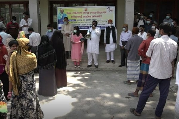 টাঙ্গাইলে প্রধানমন্ত্রীর মানবিক সহায়তা কর্মসূচির নগদ অর্থ বিতরণ