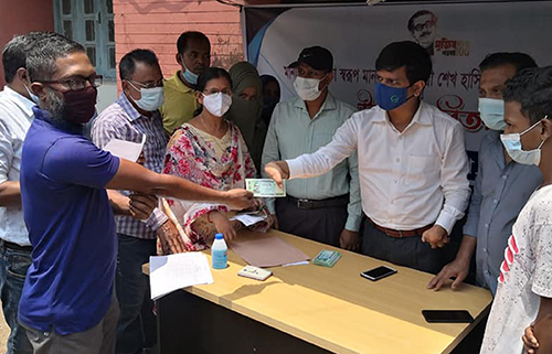 বিশ্বনাথে প্রধানমন্ত্রীর মানবিক সহায়তা বিতরণ