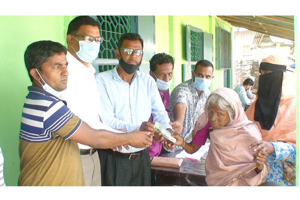 সিরাজগঞ্জে ১৫শ পরিবারের মাঝে
মানবিক সহায়তা প্রদান