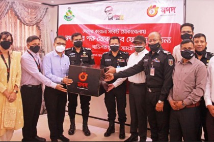 র‌্যাব সদস্যদের জন্য স্বাস্থ্য সুরক্ষা সামগ্রী উপহার দিল ‘নগদ’