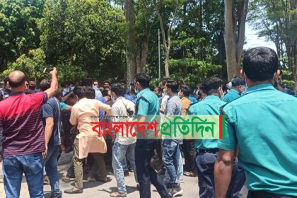 রাবিতে নিয়োগ নিয়ে উপাচার্য ভবনে ছাত্রলীগের হামলা