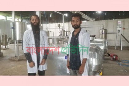 আবর্জনা থেকে সাত ধরনের জৈব পণ্য উৎপাদন ঢাবির দুই শিক্ষার্থীর