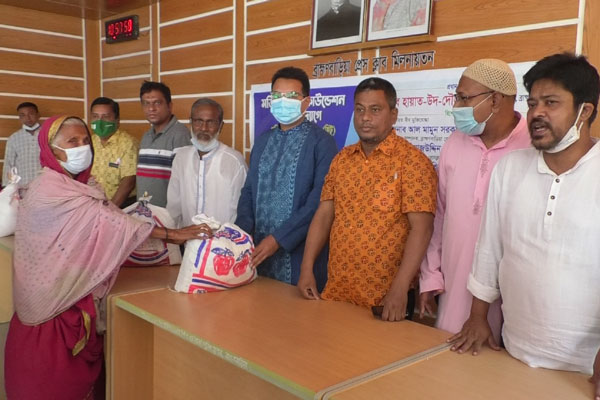 ব্রাহ্মণবাড়িয়ায় দরিদ্রদের মাঝে ঈদ সামগ্রী বিতরণ

