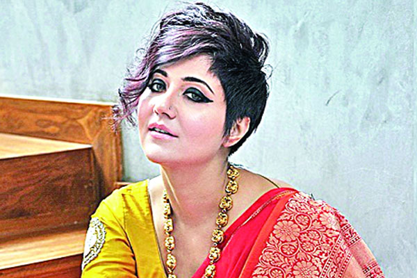 চটির ছবি নিয়ে ট্রোলড স্বস্তিকা