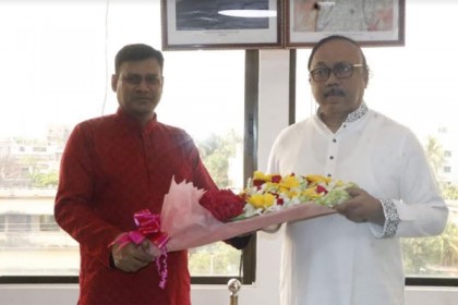 রাসিক মেয়রের সঙ্গে এফবিসিসিআই পরিচালক শামসুজ্জামানের সাক্ষাৎ