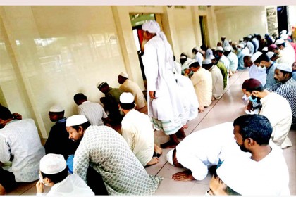 রংপুরে জুমাতুল বিদায় মসজিদে উপচে পড়া ভিড়