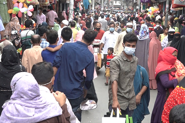বরিশালের ঈদ বাজারে উপচে পড়া ভিড় 
