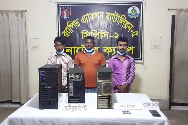 নাটোরে পর্নোগ্রাফি সংরক্ষণ ও বিক্রির অপরাধে ৩ কম্পিউটার ব্যবসায়ীকে আটক