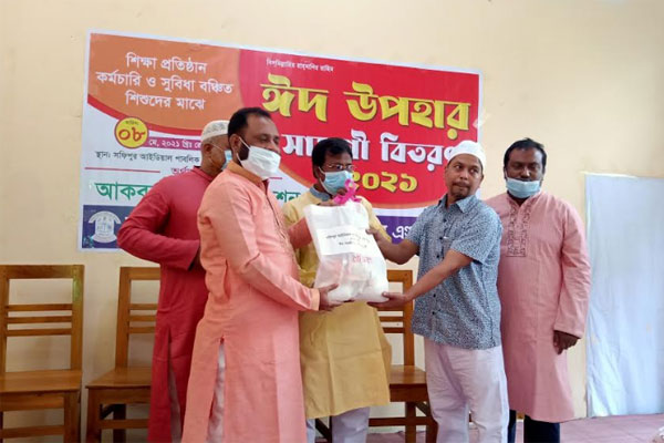 কালিয়াকৈরে সুবিধাবঞ্চিত শিশুদের মাঝে ঈদ সামগ্রী বিতরণ