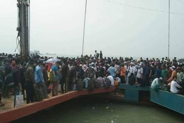 পাটুরিয়া-দৌলতদিয়া নৌরুটে ফেরি চলাচল বন্ধ, চরম ভোগান্তি