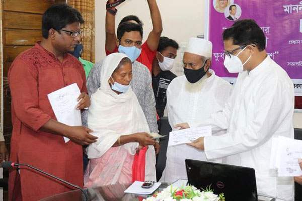 অসহায়দের টাকা বিতরণে অনিয়ম হলে ব্যবস্থা: পলক