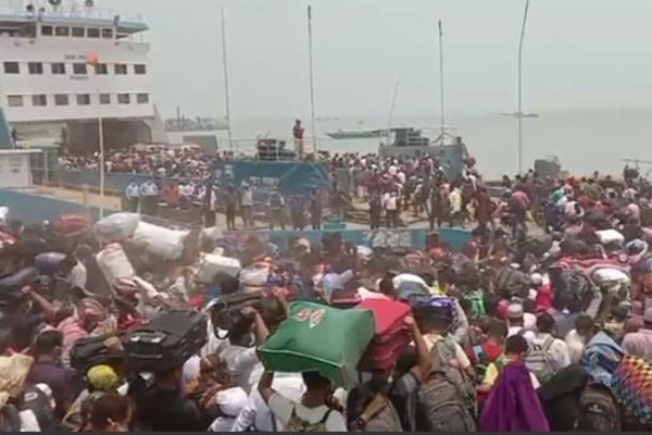 শিমুলিয়াঘাটে ঘরমুখো মানুষের ঢল