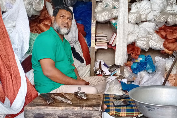 কলাপাড়ায় দিন-দুপুরে ব্যবসায়ীর ক্যাশ বাক্স ভেঙ্গে টাকা চুরি