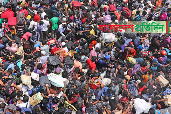 শিমুলিয়া ঘাটে পারের অপেক্ষায় হাজারো যাত্রী 