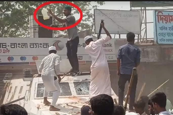 ব্রাহ্মণবাড়িয়ায় পুলিশের গাড়িতে আগুন দেওয়া সেই যুবক গ্রেফতার