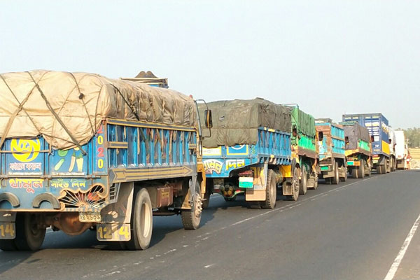 বঙ্গবন্ধু সেতুর পশ্চিম মহাসড়কে তীব্র যানজট