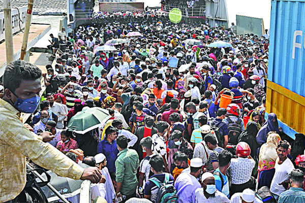 তবু বাড়ি ফেরার হিড়িক দিনে চলবে না ফেরি