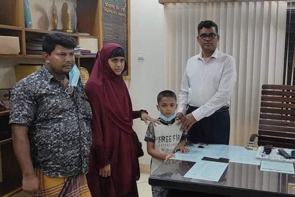 ফেসবুকের কল্যানে শিশুটি খুঁজে পেল বাবা-মা