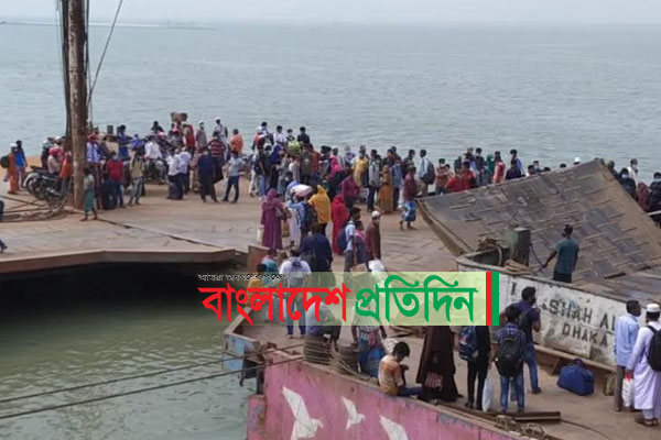 পাটুরিয়া-দৌলতদিয়া রুটে জরুরি প্রয়োজনে চলছে ২ ফেরি