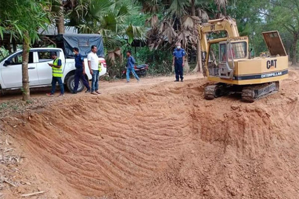 সখীপুরে রাস্তা কাটার অপরাধে লাখ টাকা জরিমানা 