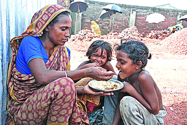 মহামারীতে ভালো নেই মায়েরা