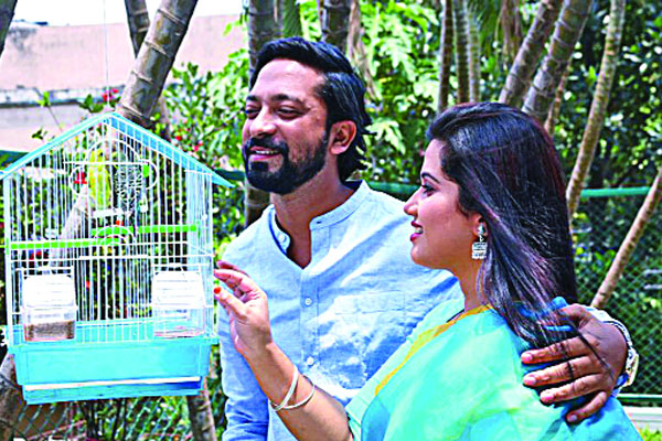 মিউজিক ভিডিওতে ন্যানসি-বর্ষণ