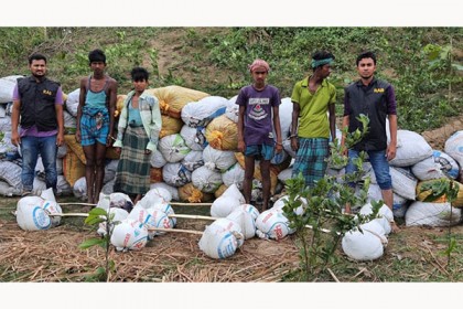 রাঙ্গুনিয়ার গহীন অরণ্যে চোলাই মদসহ গ্রেফতার ৪ 

