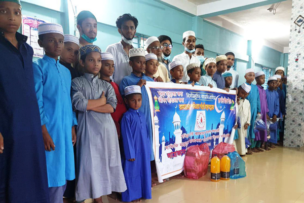 শ্রীমঙ্গলে 'আমরা স্বেচ্ছায় রক্ত দেই' সংগঠনের ইফতার বিতরণ