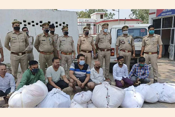 শ্মশানে লাশের শরীর থেকে কাপড় খুলে বিক্রিই তাদের ব্যবসা!