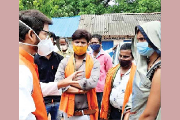 বিজেপি কর্মীকে ছাড়াতে থানায় হিরণ, বিতর্ক তুঙ্গে