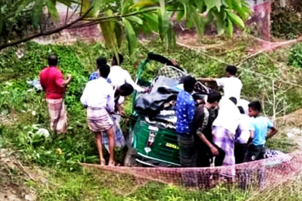 বাঁশখালীতে ট্রাক-রিকশা সংঘর্ষ, নিহত ৩