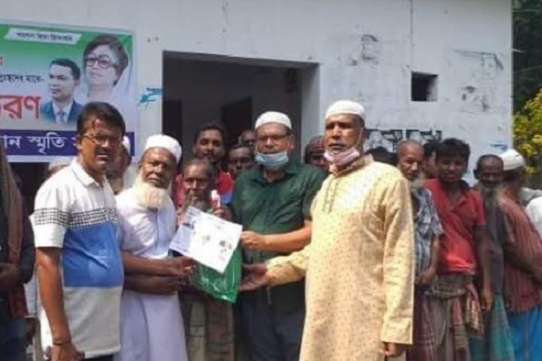 নগরকান্দায় দরিদ্রদের মাঝে ত্রাণ সামগ্রী বিতরণ