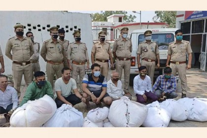 শ্মশানে লাশের শরীর থেকে কাপড় খুলে বিক্রিই তাদের ব্যবসা!