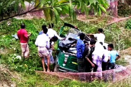 বাঁশখালীতে ট্রাক-রিকশা সংঘর্ষ, নিহত ৩